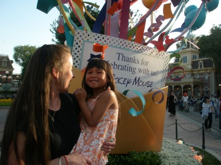 Kasen and Mommy at Disneyland